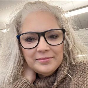 Meet your Posher, Lori